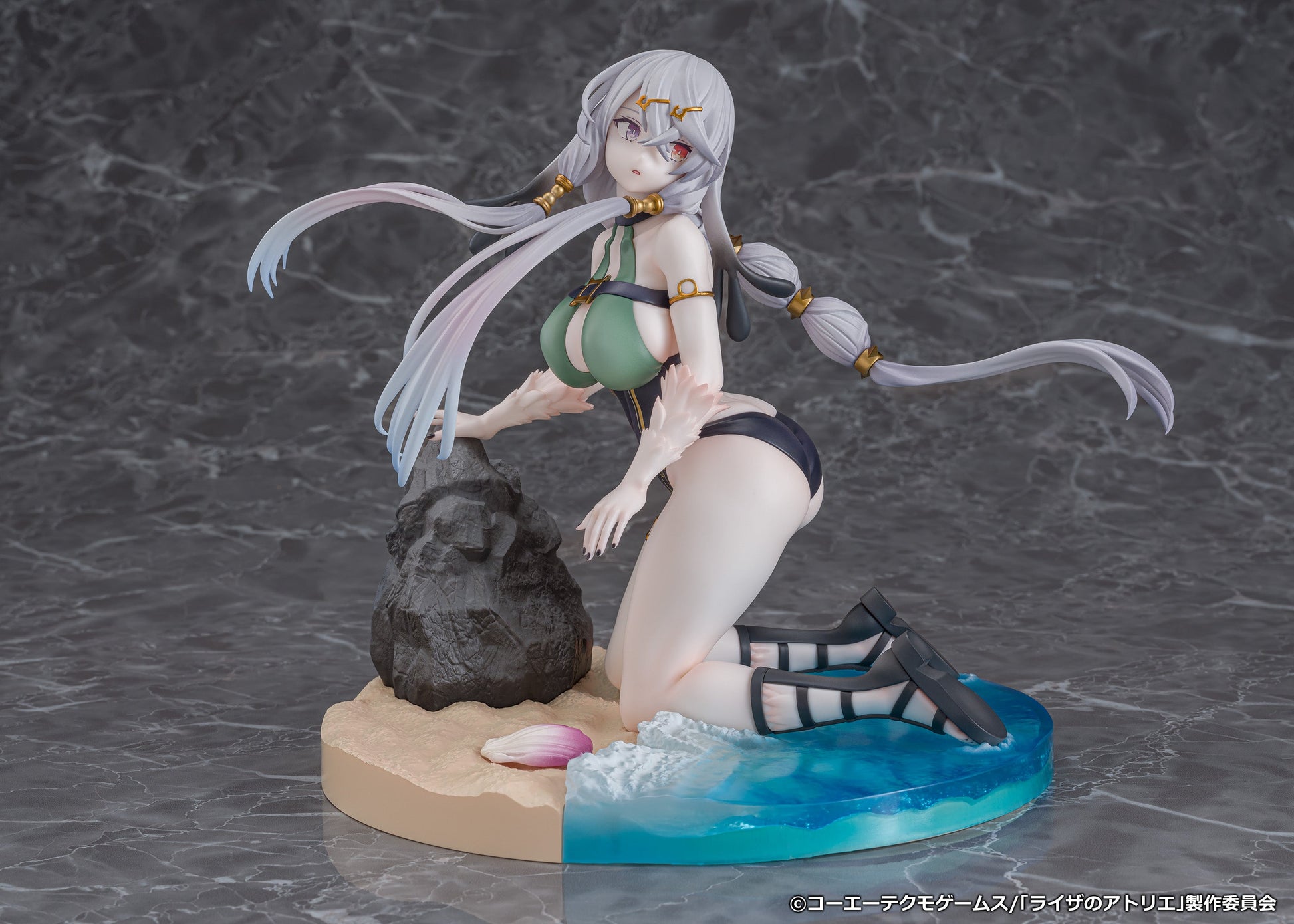 Lila Dzias Swimsuit ver. 1/7 Scale collectible scale model made of plastics by Tokyo Figure