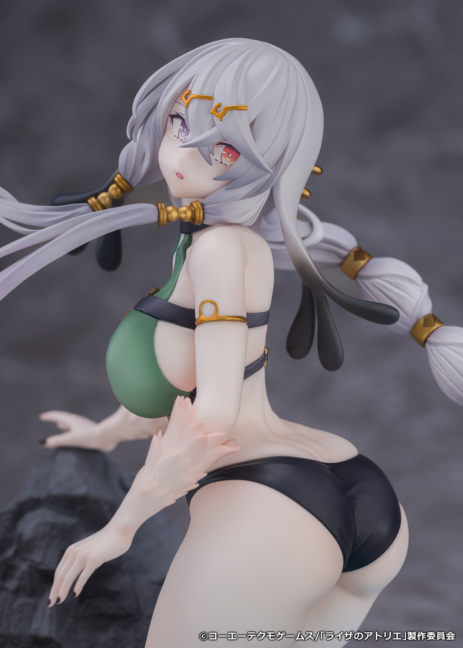 Lila Dzias Swimsuit ver. 1/7 Scale collectible scale model made of plastics by Tokyo Figure