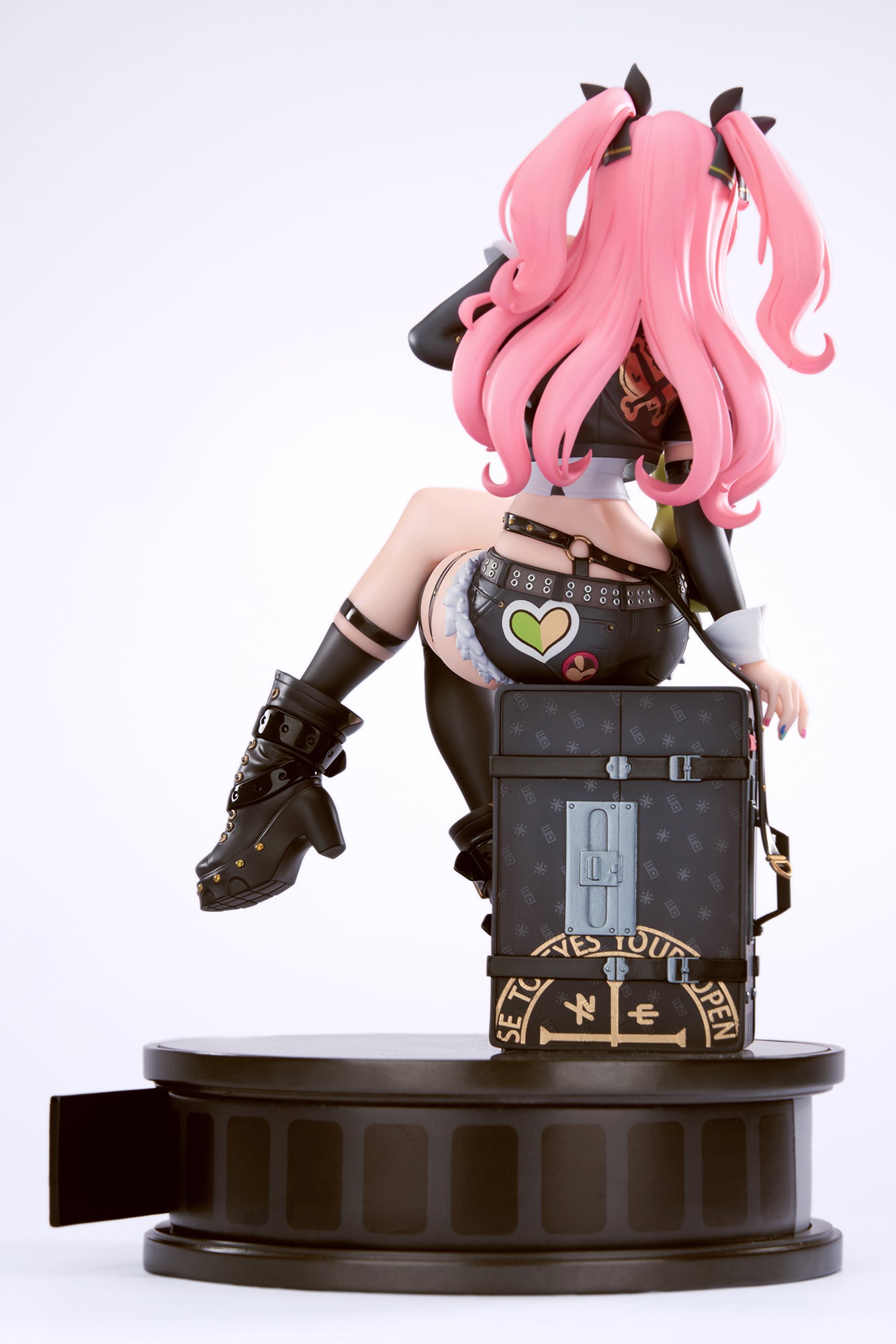 Nicole Demara Scale Figure collectible scale model made of plastics by Tokyo Figure