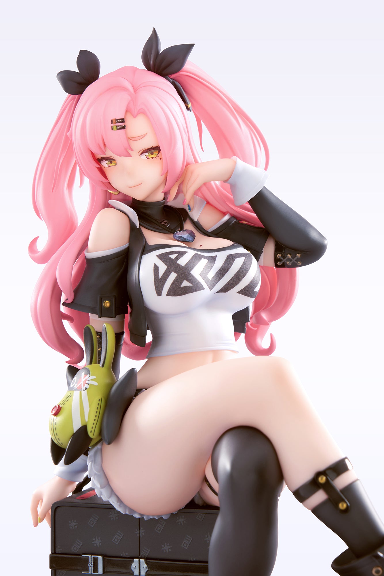 Nicole Demara Scale Figure collectible scale model made of plastics by Tokyo Figure